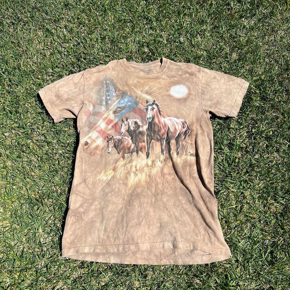 The mountain 2010s horse patriotic tee brown mens size M medium